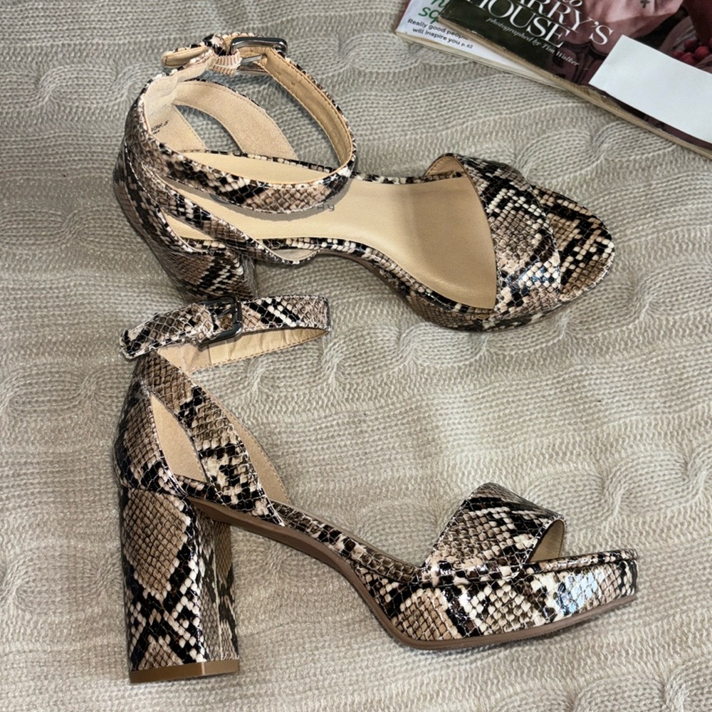 CL by Laundry Snake-Print faux leather pumps - size 6